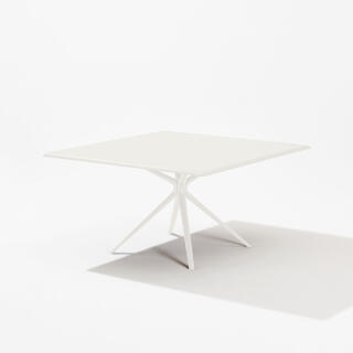 Fast Tisch MOAI, 140 x 140 cm, Aluminium lackiert in Farbe 17-weiß